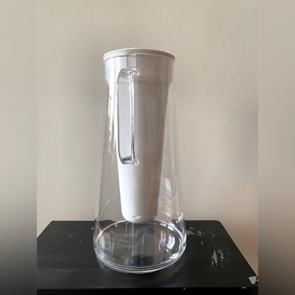 BRAND NEW, plastic, never used 10 Cup LifeStraw water filter!